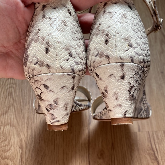 Ann Taylor Exotic Embossed Leather Wedge Sandals - Size 8.5 - Chic and S… - Picture 6 of 8